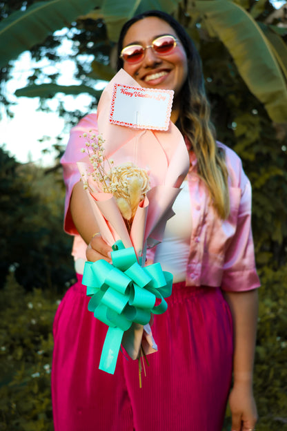 Ramo de Flor Pilar con Rosa Aromática