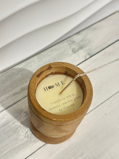 🕯️ Mofonglow – Vela en Pilón de Madera (PREVENTA)
